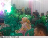 potret-kocak-orang-ke-undangan-pakai-kostum-nyeleneh-ini-bakal-bikin-kamu-geleng-geleng-kepala