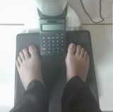 potret-kocak-orang-saat-pakai-timbangan-ini-bikin-geleng-kepala