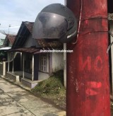 potret-kocak-pengendara-motor-siasati-helm-rusak-ini-bikin-ngakak