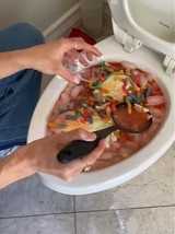 potret-kocak-penggunaan-toilet-duduk-ini-nyeleneh-dan-absurd-banget