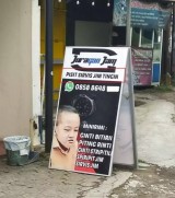 potret-kocak-spanduk-jualan-huruf-vokalnya-diganti-i-semua-auto-bingung