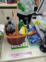 potret-kocak-tas-belanjaan-warga-thailand-sejak-dilarang-pakai-plastik-ini-unik-dan-bikin-ngakak