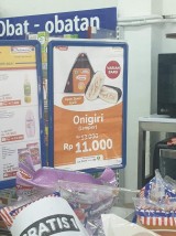 potret-kocak-warga-62-saat-makan-onigiri-ini-bikin-ngakak