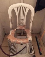 potret-manfaatin-kursi-plastik-ini-bikin-geleng-kepala