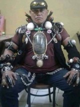 potret-nyeleneh-desain-cincin-dengan-ukuran-tak-biasa-ini-mata-melongo