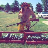 potret-nyeleneh-pemburu-sayur-dan-buah-ini-tetap-mengutamakan-penampilan-kocak