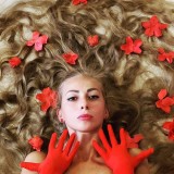 potret-wanita-dengan-rambut-panjang-ini-sukses-membuat-kita-melongo