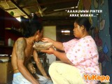 rayuan-kocak-mamah-ketika-nyuapin-anaknya-makan-ini-bikin-kangen-masa-kecil