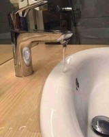 salah-perhitungan-pemasangan-3-kran-air-ini-malah-berakhir-kocak