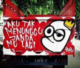 tulisan-di-belakang-truk-nggak-pernah-gagal-naikin-mood