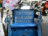 tulisan-kocak-di-belakang-becak-ini-bacanya-bikin-ngelus-dada