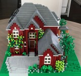 wow-hampir-nggak-ada-bedanya-rumah-asli-vs-rumah-lego