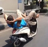 ya-gini-kelakuan-manusia-di-jalanan-kalau-kebanyakan-mecin-otaknya-menyusut